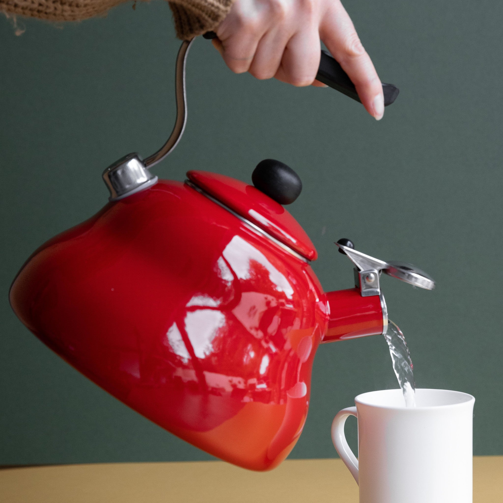 La Cafetière 2L Red Whistling Kettle - Steel, Gift Boxed – CookServeEnjoy