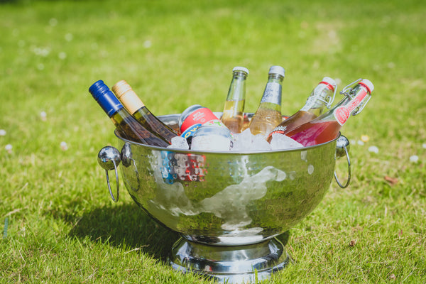 Tablecraft Hammered Pedestal Punch Bowl, Large Silver Stainless Steel, For  Serving Hot and Chilled Cold Drink Beverages, Champagne, Alcohol Cocktails