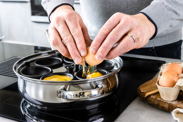 Kitchen Craft 4 Egg Poacher Pan in Gift Box, Non Stick and Induction Safe,  Stainless Steel, 20.5 cm